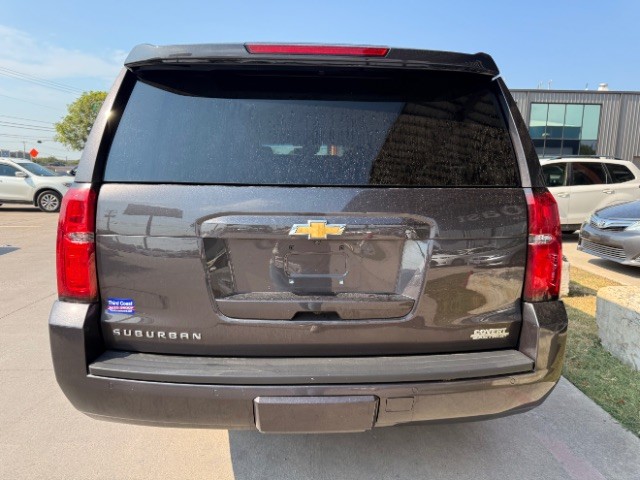 Chevrolet Suburban Vehicle Full-screen Gallery Image 05