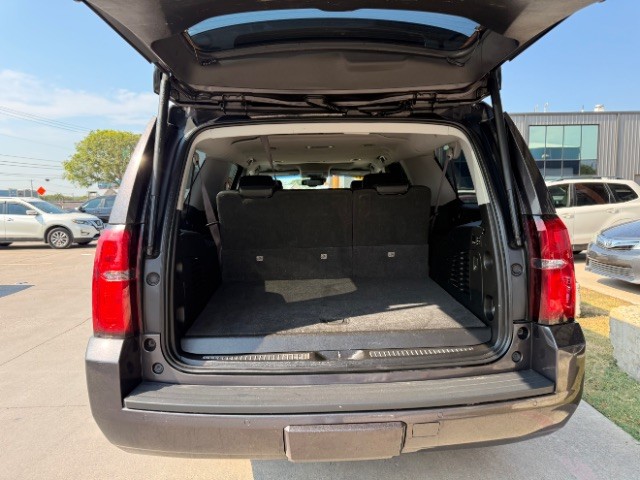 Chevrolet Suburban Vehicle Full-screen Gallery Image 06