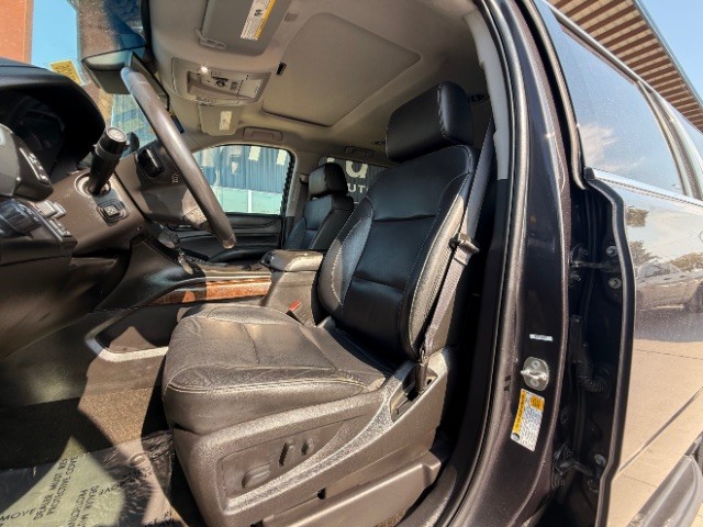 Chevrolet Suburban Vehicle Full-screen Gallery Image 08