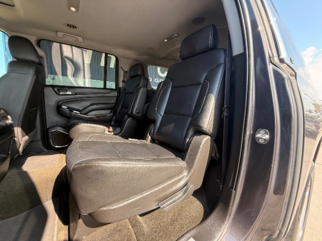 Chevrolet Suburban Vehicle Full-screen Gallery Image 09