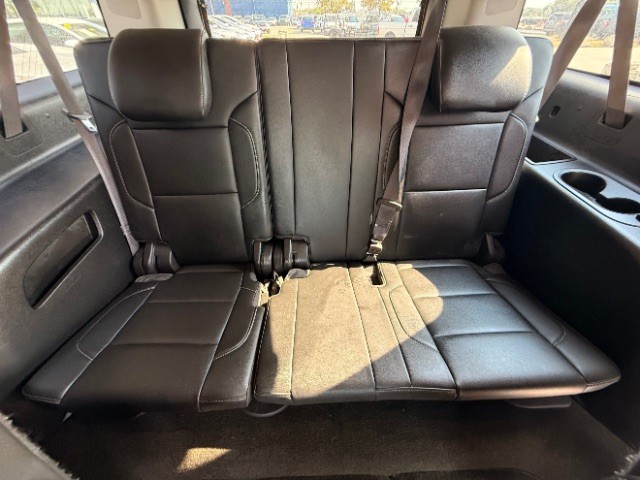Chevrolet Suburban Vehicle Full-screen Gallery Image 10