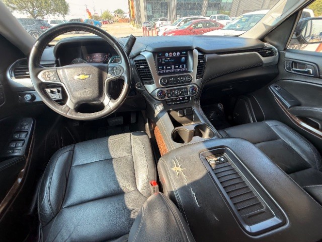 Chevrolet Suburban Vehicle Full-screen Gallery Image 11