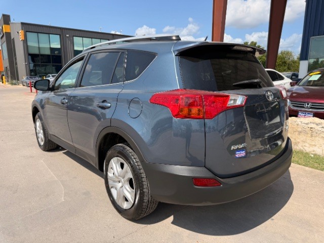 Toyota RAV4 Vehicle Full-screen Gallery Image 03