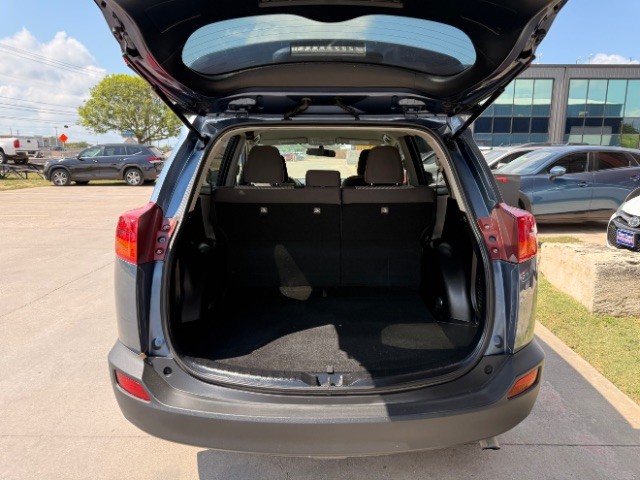 Toyota RAV4 Vehicle Full-screen Gallery Image 06