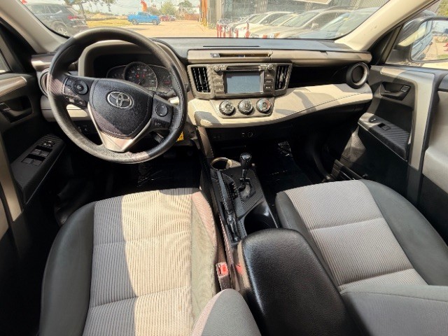 Toyota RAV4 Vehicle Full-screen Gallery Image 09