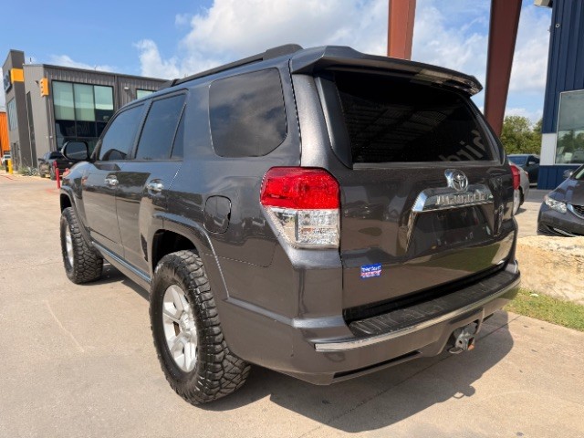 Toyota 4Runner Vehicle Full-screen Gallery Image 03
