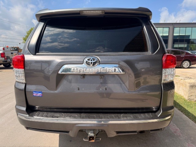 Toyota 4Runner Vehicle Full-screen Gallery Image 05