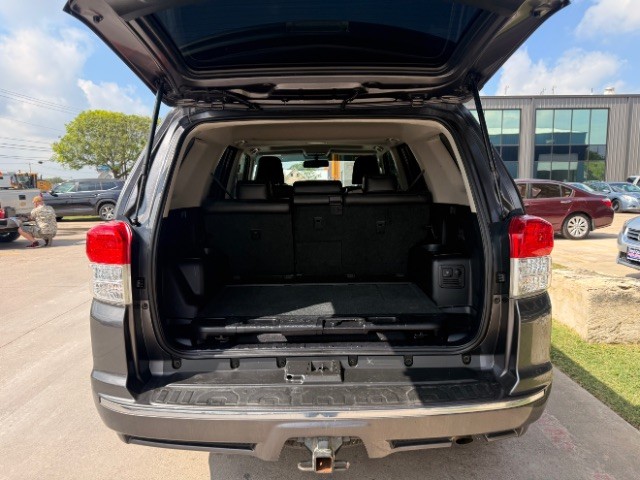 Toyota 4Runner Vehicle Full-screen Gallery Image 06