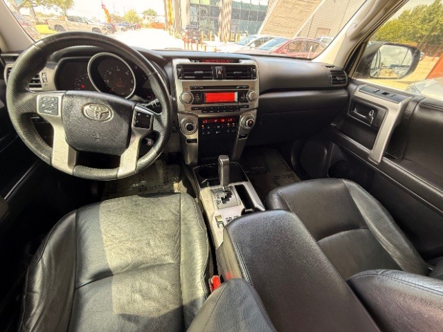 Toyota 4Runner Vehicle Full-screen Gallery Image 10