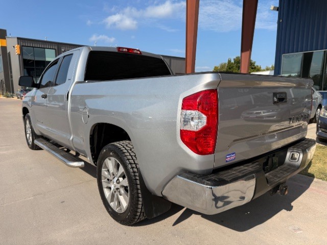 Toyota Tundra Vehicle Full-screen Gallery Image 03