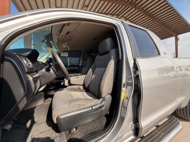 Toyota Tundra Vehicle Full-screen Gallery Image 07