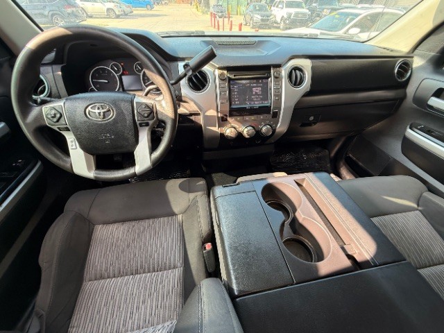 Toyota Tundra Vehicle Full-screen Gallery Image 09