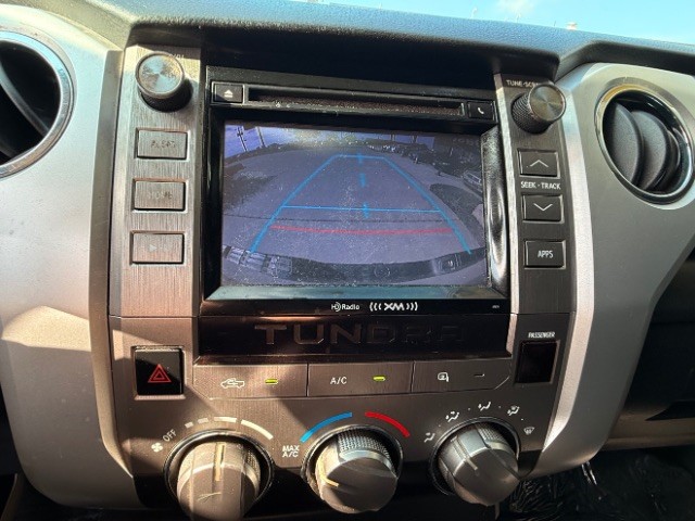 Toyota Tundra Vehicle Full-screen Gallery Image 10
