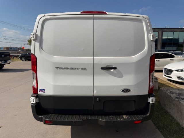 Ford Transit Van Vehicle Full-screen Gallery Image 05
