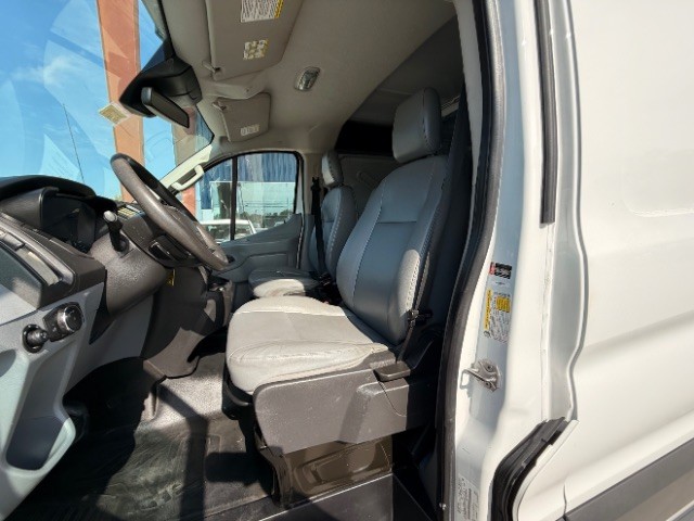 Ford Transit Van Vehicle Full-screen Gallery Image 08