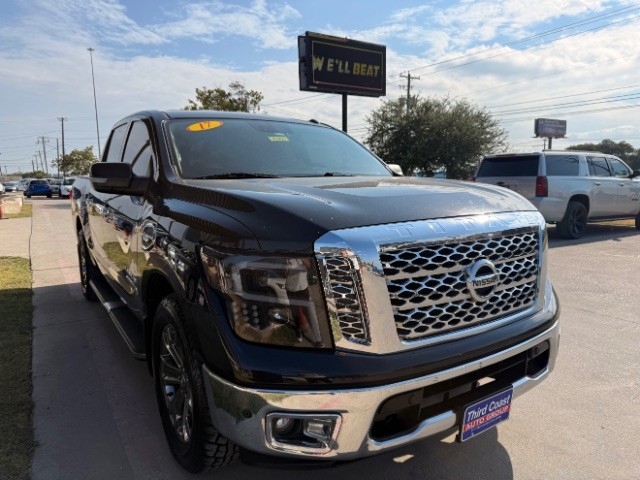 Nissan Titan Vehicle Full-screen Gallery Image 02