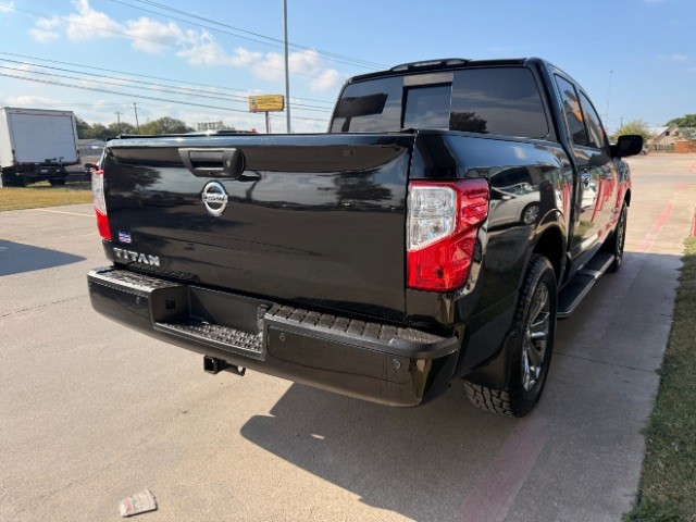 Nissan Titan Vehicle Full-screen Gallery Image 04