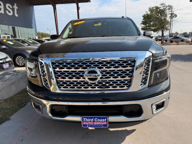 Nissan Titan Vehicle Full-screen Gallery Image 06
