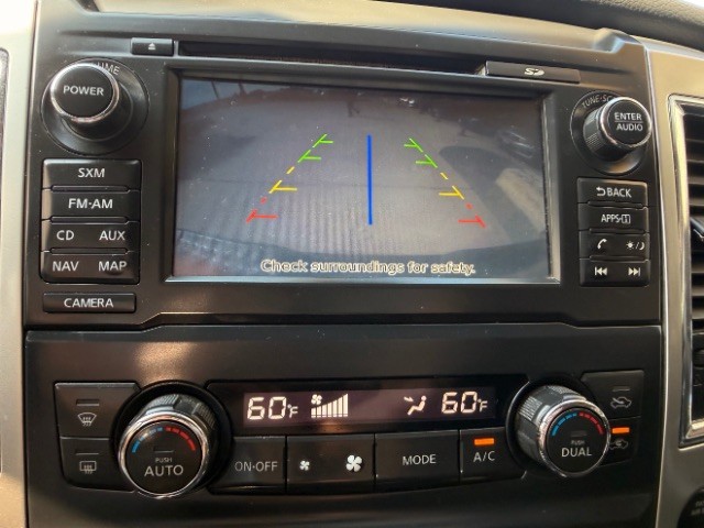 Nissan Titan Vehicle Full-screen Gallery Image 10