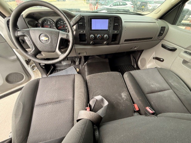 Chevrolet Silverado 3500HD Chassis Vehicle Full-screen Gallery Image 09