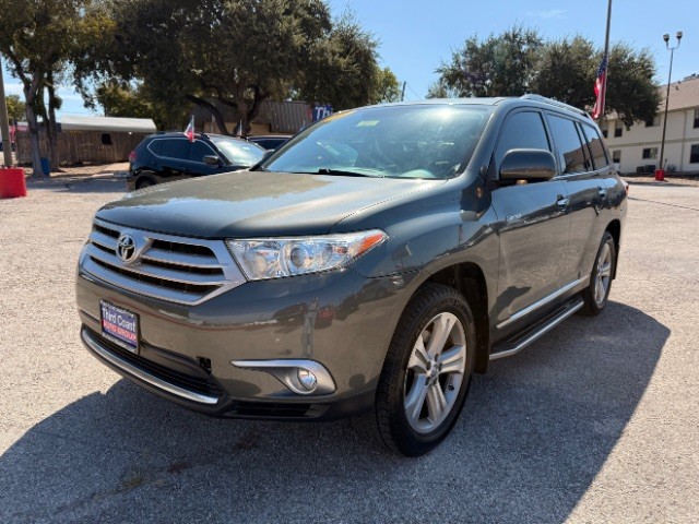 Toyota Highlander Vehicle Full-screen Gallery Image 02
