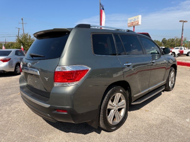 Toyota Highlander Vehicle Full-screen Gallery Image 03