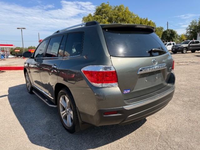 Toyota Highlander Vehicle Full-screen Gallery Image 04