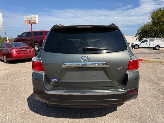 Toyota Highlander Vehicle Full-screen Gallery Image 05