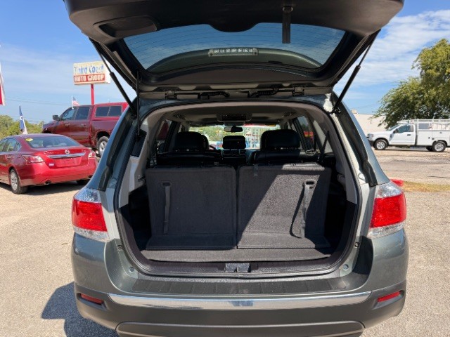 Toyota Highlander Vehicle Full-screen Gallery Image 06