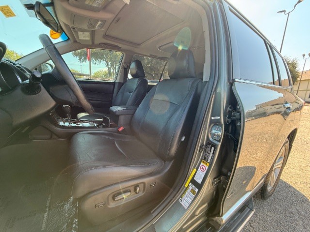 Toyota Highlander Vehicle Full-screen Gallery Image 08