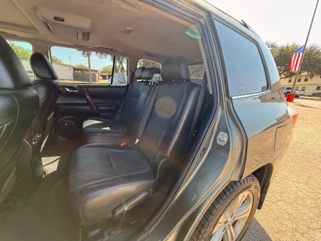 Toyota Highlander Vehicle Full-screen Gallery Image 09