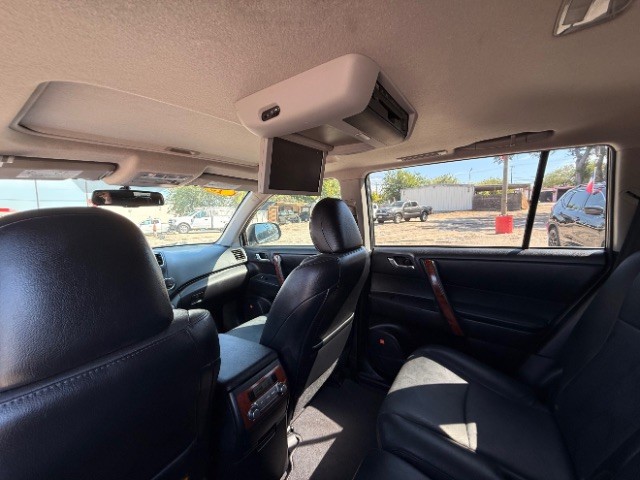 Toyota Highlander Vehicle Full-screen Gallery Image 12