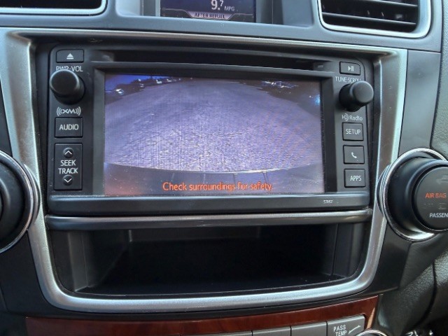 Toyota Highlander Vehicle Full-screen Gallery Image 13