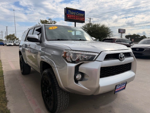 Toyota 4Runner Vehicle Full-screen Gallery Image 02
