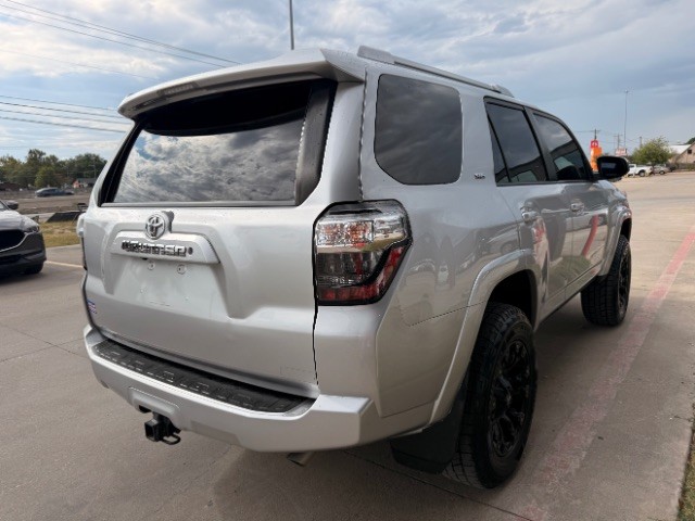 Toyota 4Runner Vehicle Full-screen Gallery Image 04