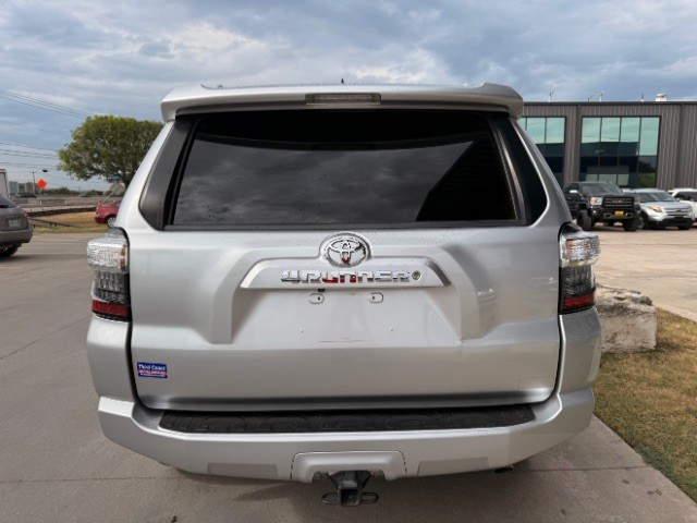 Toyota 4Runner Vehicle Full-screen Gallery Image 05