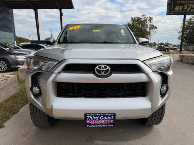 Toyota 4Runner Vehicle Full-screen Gallery Image 07