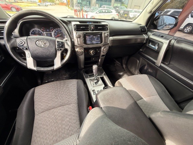 Toyota 4Runner Vehicle Full-screen Gallery Image 10