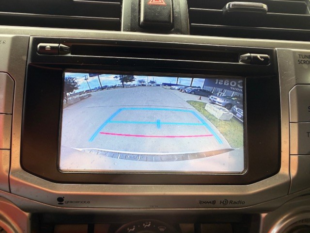 Toyota 4Runner Vehicle Full-screen Gallery Image 11