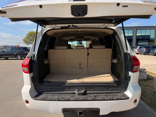 Toyota Sequoia Vehicle Full-screen Gallery Image 06