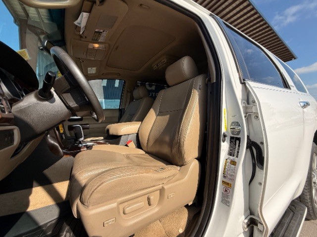 Toyota Sequoia Vehicle Full-screen Gallery Image 08