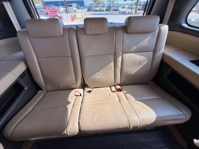 Toyota Sequoia Vehicle Full-screen Gallery Image 10