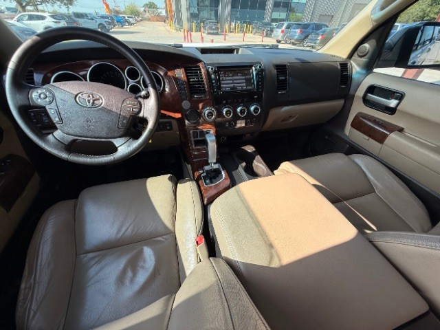 Toyota Sequoia Vehicle Full-screen Gallery Image 11