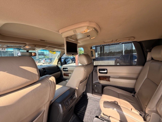 Toyota Sequoia Vehicle Full-screen Gallery Image 12