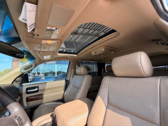 Toyota Sequoia Vehicle Full-screen Gallery Image 13