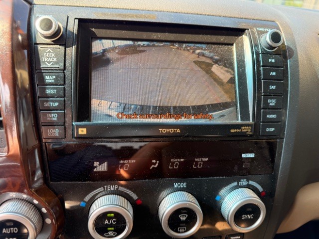 Toyota Sequoia Vehicle Full-screen Gallery Image 14