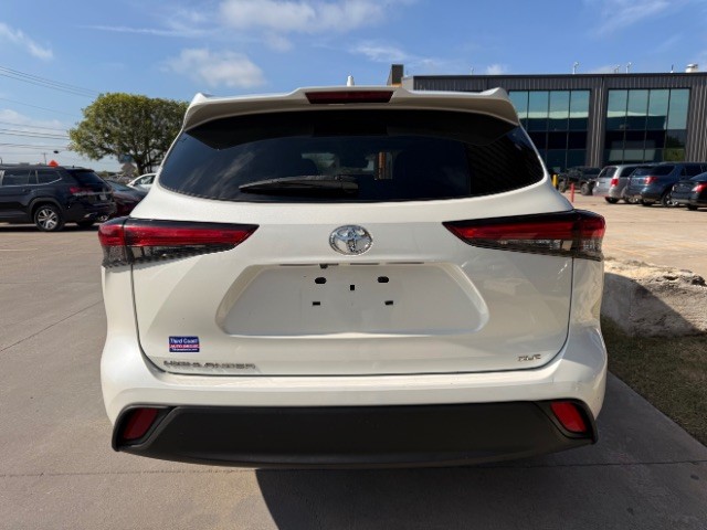 Toyota Highlander Vehicle Full-screen Gallery Image 05