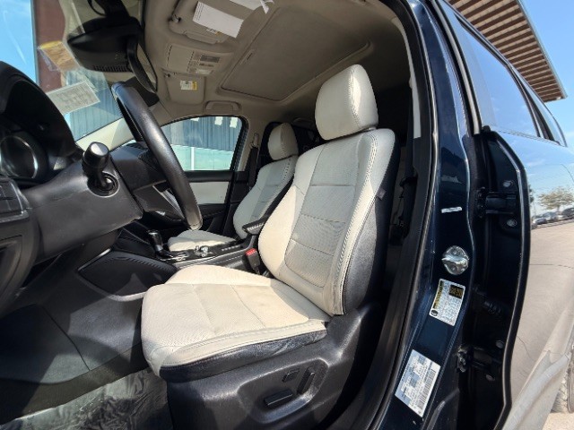 Mazda CX-5 Vehicle Full-screen Gallery Image 08