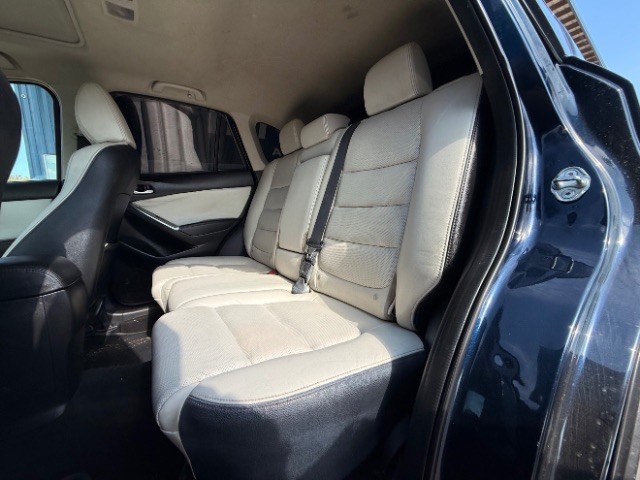 Mazda CX-5 Vehicle Full-screen Gallery Image 09