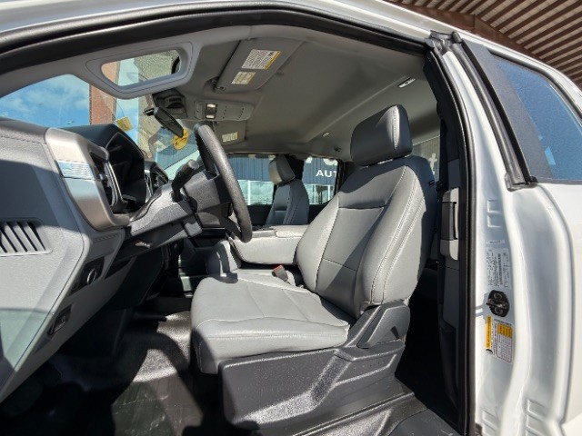 Ford F-150 Vehicle Full-screen Gallery Image 07